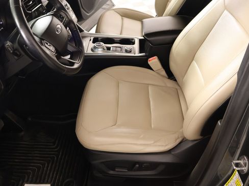 Used 2020 Ford Explorer XLT w/ Equipment Group 202A image 11