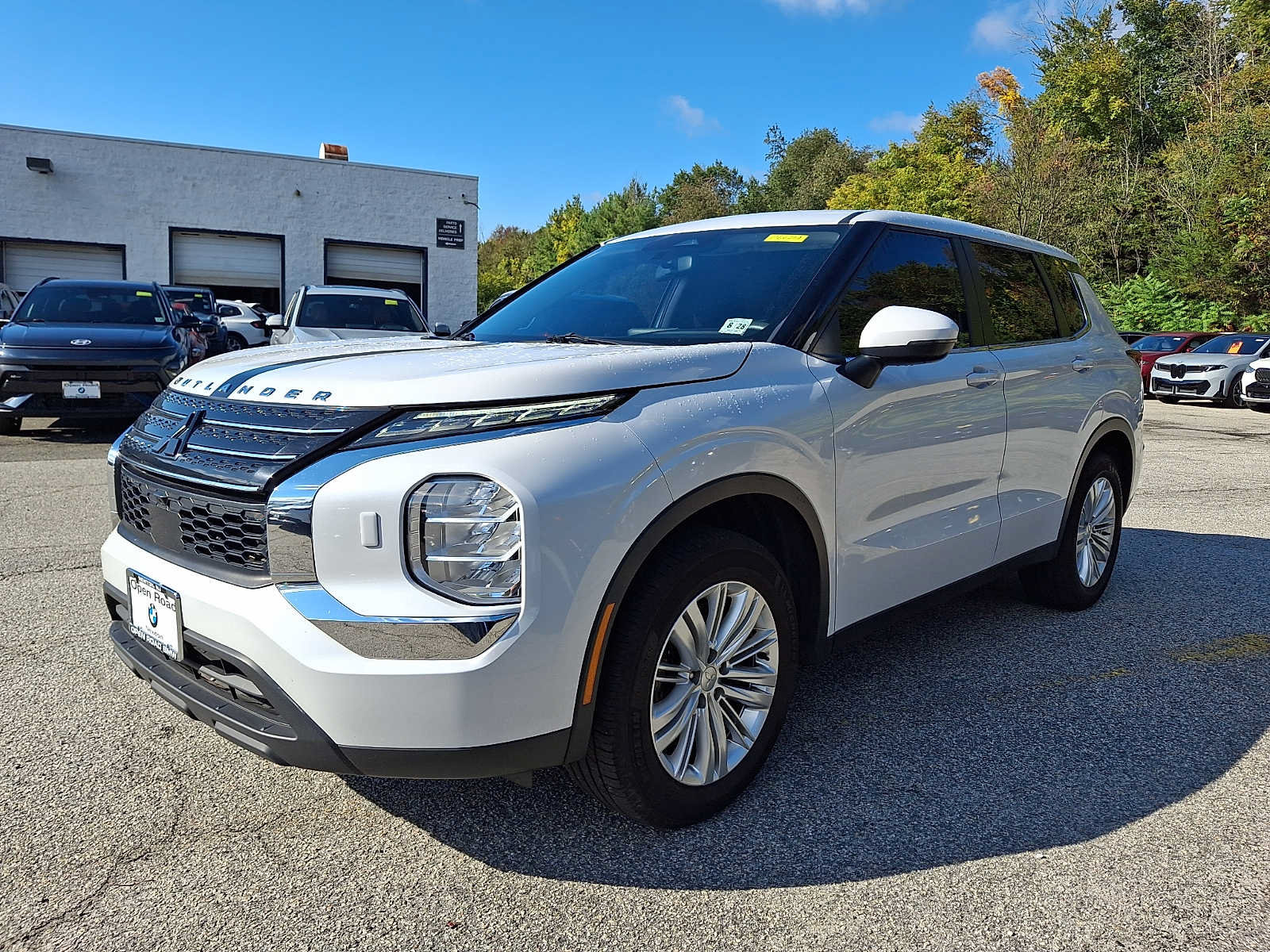 Used 2023 Mitsubishi Outlander ES AWD/4WD image 3