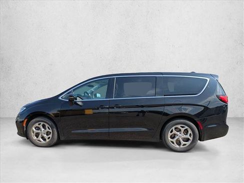 Used 2024 Chrysler Pacifica Limited FWD image 8