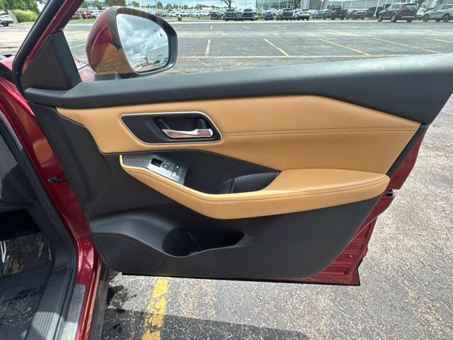 Used 2021 Nissan Rogue Platinum FWD image 15