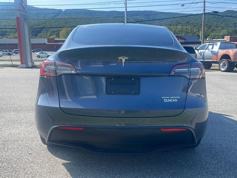 Used 2022 Tesla Model Y Long Range AWD/4WD image 6