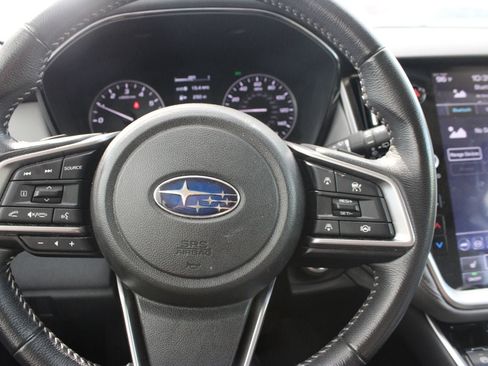 Used 2025 Subaru Outback Premium AWD/4WD image 12