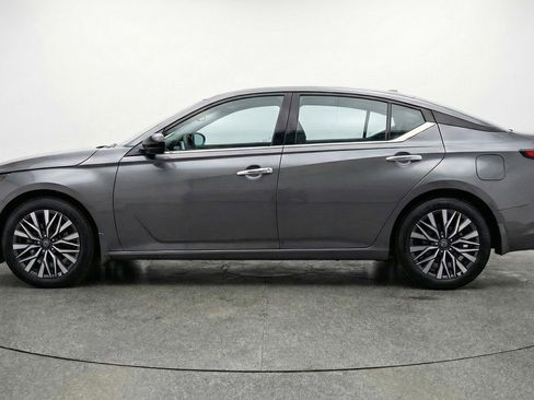 Used 2025 Nissan Altima 2.5 SV image 5
