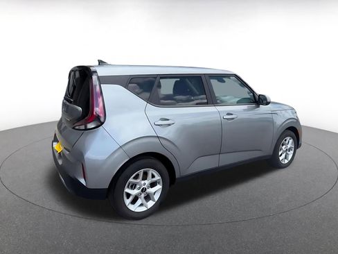 Used 2025 Kia Soul LX w/ LX Technology Package FWD image 15
