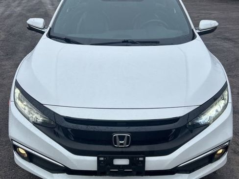 Used 2019 Honda Civic Touring image 4