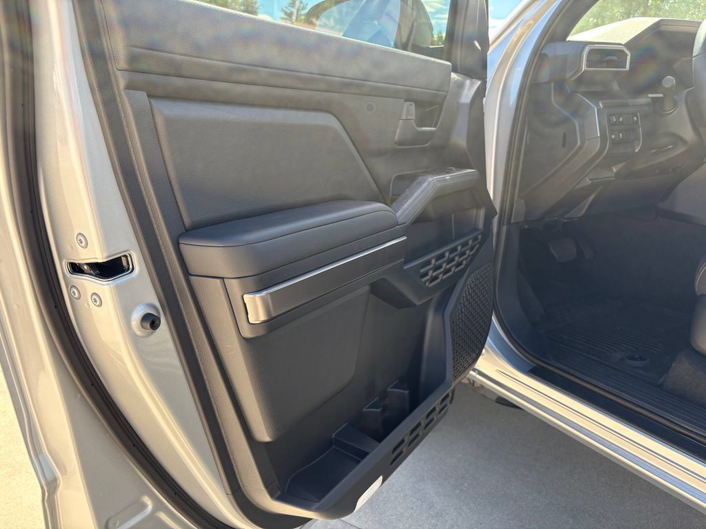 Used 2026 Toyota 4Runner SR5 AWD/4WD image 7