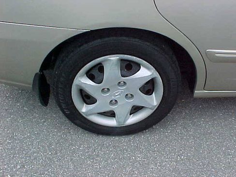 Used 2005 Hyundai Elantra GLS FWD image 9