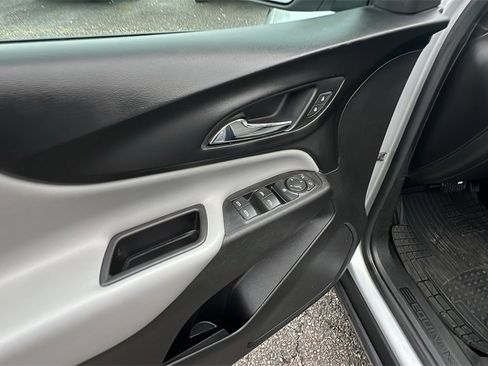 Used 2020 Chevrolet Equinox LS image 12