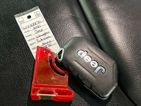 Used 2021 Jeep Wrangler Unlimited Rubicon AWD/4WD image 36