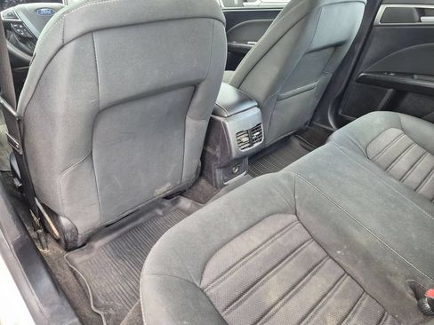 Used 2020 Ford Fusion SE FWD image 21