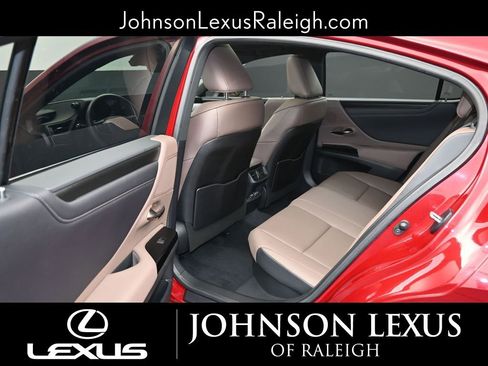 Used 2023 Lexus ES 300h w/ Premium Package image 11