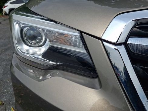 Used 2018 Subaru Forester 2.5i Touring AWD/4WD image 12