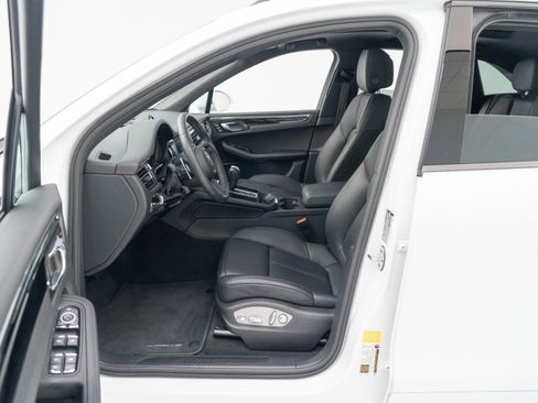 Certified 2026 Porsche Macan AWD/4WD image 17