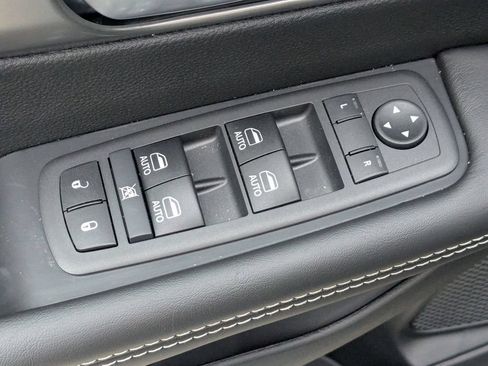 New 2026 Chrysler Pacifica Select FWD image 11