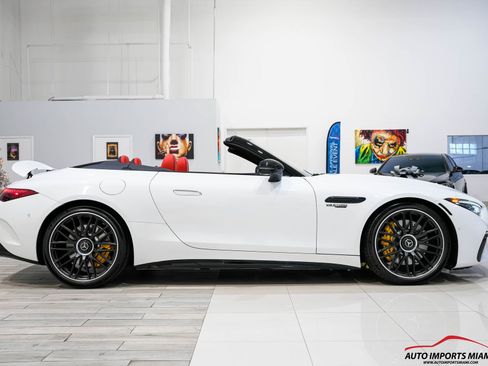 Used 2022 Mercedes-Benz SL 55 AMG 4MATIC w/ Driver Assistance Package image 48