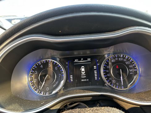 Used 2016 Chrysler 200 Limited FWD image 6