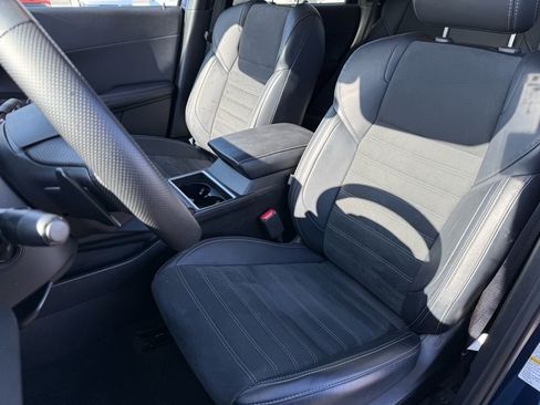 Used 2024 Mitsubishi Outlander SE image 32