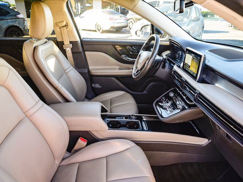 Used 2021 Lincoln Corsair AWD w/ Premium Package image 16