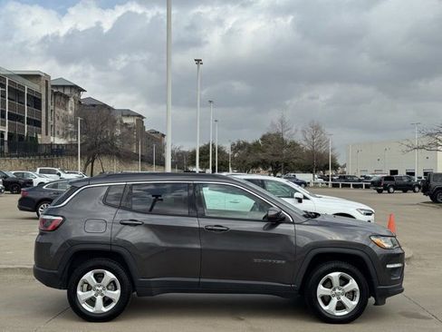 Used 2019 Jeep Compass Latitude w/ Popular Equipment Group image 4