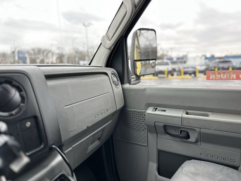 Used 2019 Ford E-450 and Econoline 450 Super Duty w/ Power Windows & Locks Group image 18