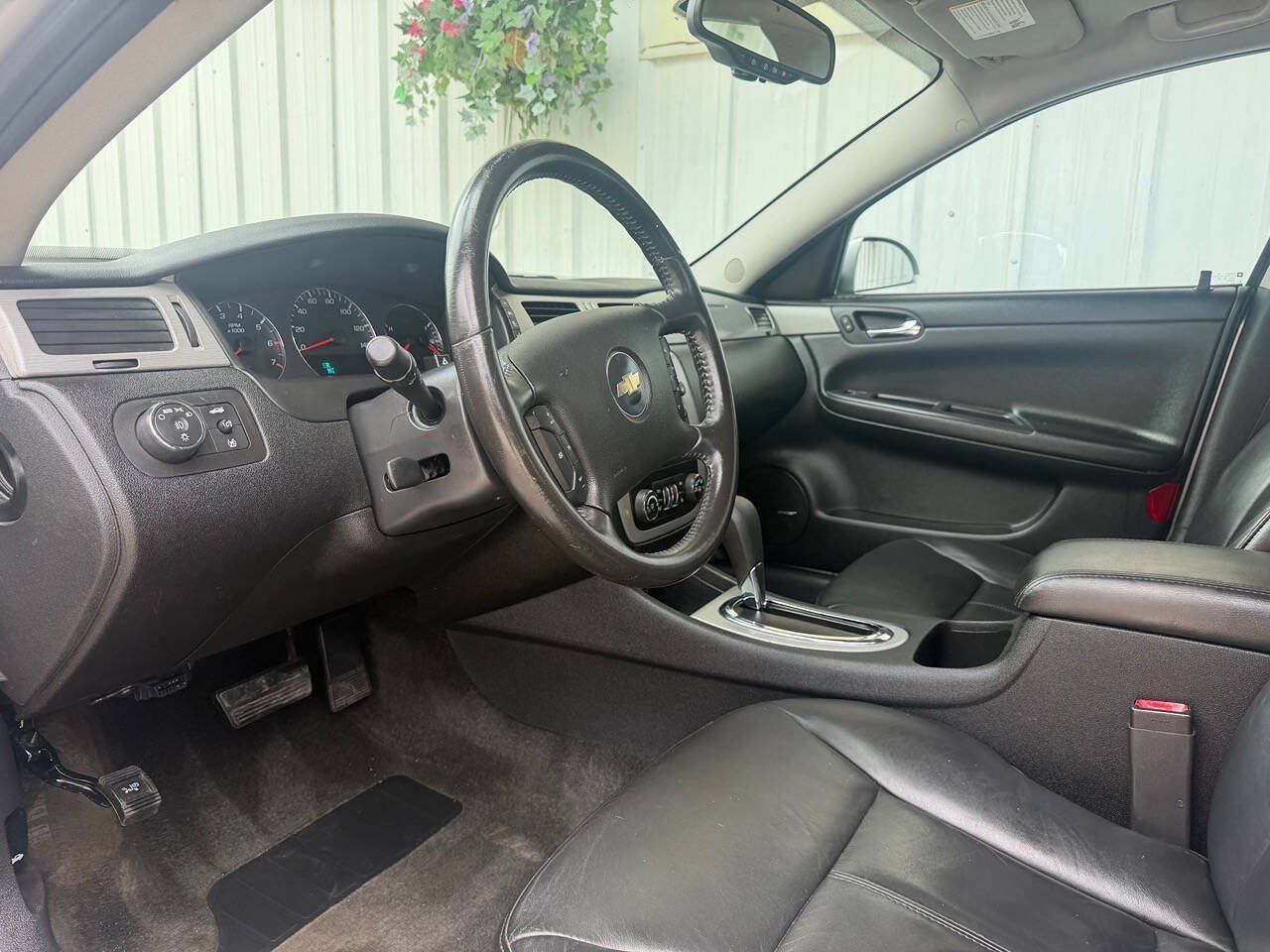 Used 2008 Chevrolet Impala LTZ FWD image 11