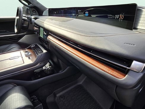 New 2025 Lincoln Navigator Black Label image 15