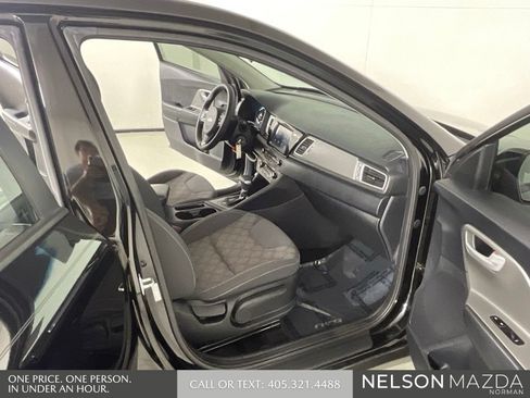 Used 2017 Kia Niro FE FWD image 15