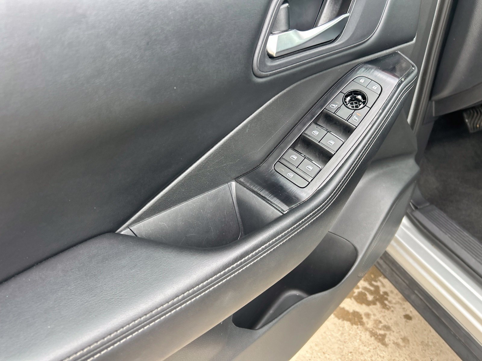 Used 2024 Nissan Rogue SV FWD image 18