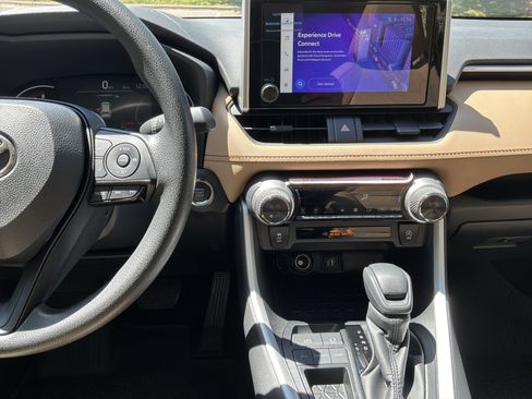 Used 2025 Toyota RAV4 XLE w/ Convenience Package image 30