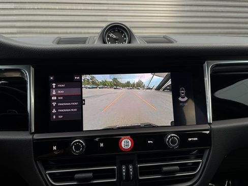 Certified 2025 Porsche Macan image 19