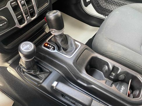 Used 2018 Jeep Wrangler Unlimited Sport S AWD/4WD image 19
