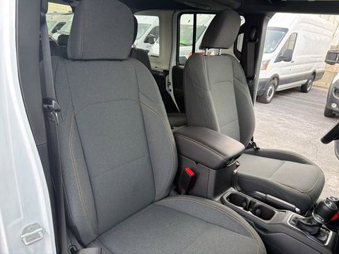 Used 2025 Jeep Wrangler Unlimited Sahara w/ Safety Group image 19