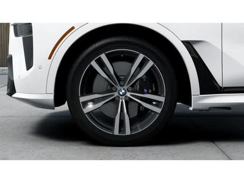 New 2026 BMW X7 M60i image 7
