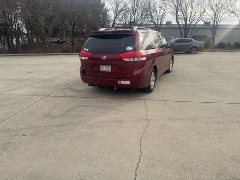 Used 2013 Toyota Sienna LE image 6