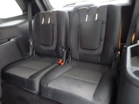 Used 2018 Ford Explorer XLT image 7