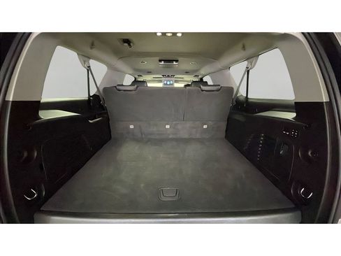 Used 2020 Chevrolet Suburban Premier AWD/4WD image 18