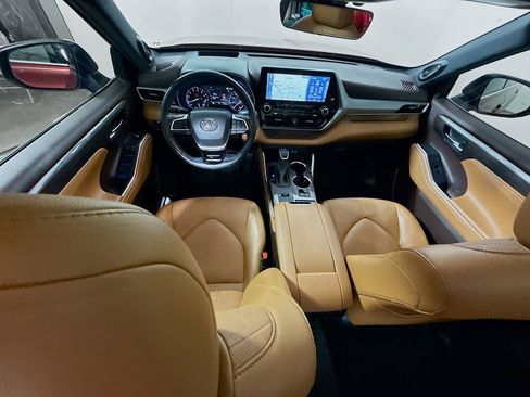 Used 2022 Toyota Highlander Platinum FWD image 22
