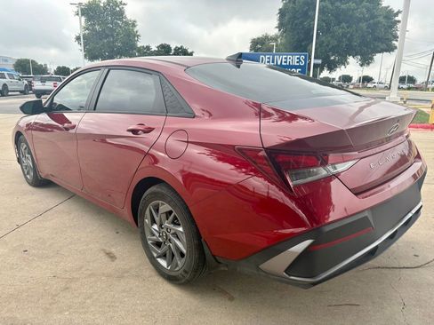Used 2024 Hyundai Elantra SEL FWD image 3