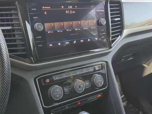 Certified 2022 Volkswagen Atlas Cross Sport SEL R-Line image 30