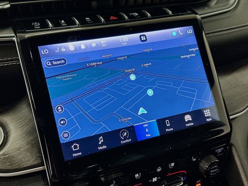 Used 2023 Jeep Grand Cherokee L Limited w/ Luxury Tech Group II image 22