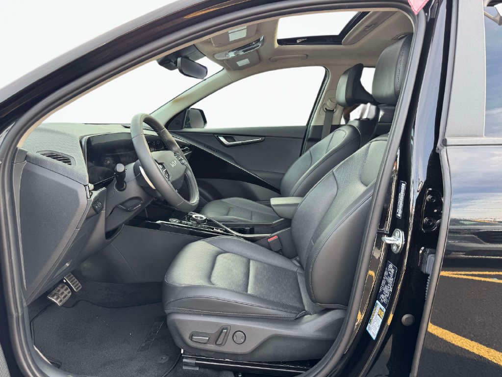 Certified 2025 Kia Niro Wave w/ Wave Preserve Package FWD image 16