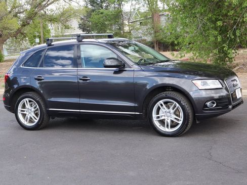 Used 2017 Audi Q5 2.0T Premium Plus w/ Technology Package AWD/4WD image 2