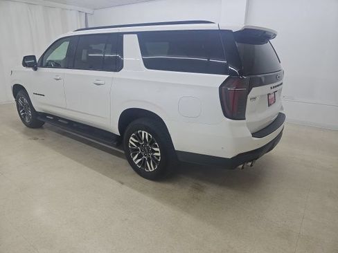Used 2025 Chevrolet Suburban Z71 AWD/4WD image 19