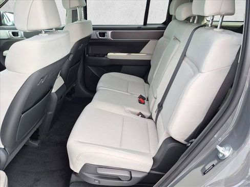 Used 2025 Hyundai Santa Fe SE FWD image 17