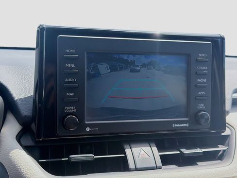 Used 2022 Toyota RAV4 XLE w/ Convenience Package FWD image 11