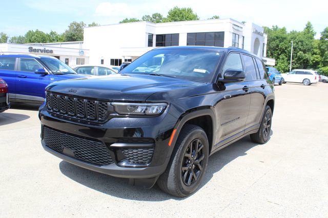 Used 2024 Jeep Grand Cherokee Altitude AWD/4WD image 1