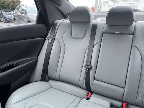 Used 2025 Hyundai Elantra Limited image 33