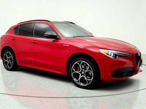Used 2022 Alfa Romeo Stelvio Veloce AWD/4WD image 3