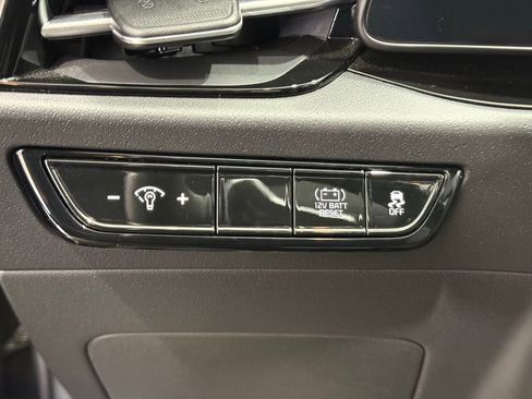 Used 2023 Kia Niro EX image 30