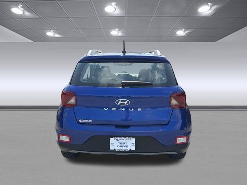 Certified 2025 Hyundai Venue Limited FWD image 8